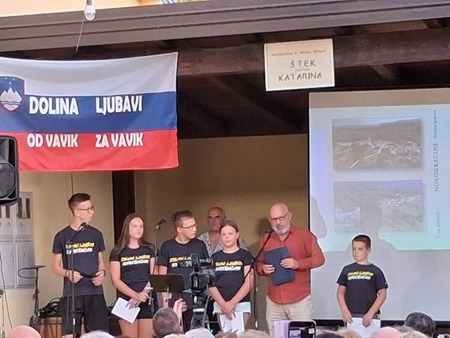 predstavitev knjige o Novokračinah - prva skupina otrok